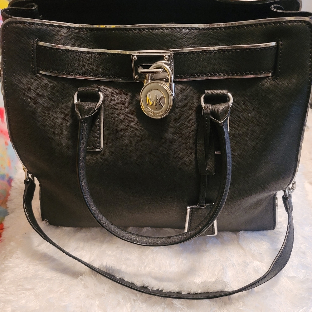 Michael Kors Hamilton Saffinao Leather Black Shoulder Bag Silver Trim